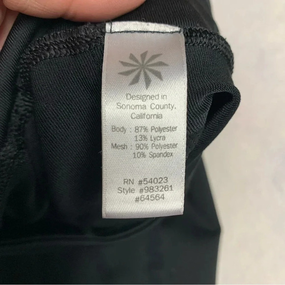 Athleta black Capri leggings size XS zippered pocket in the back waistband - Picture 3 of 10